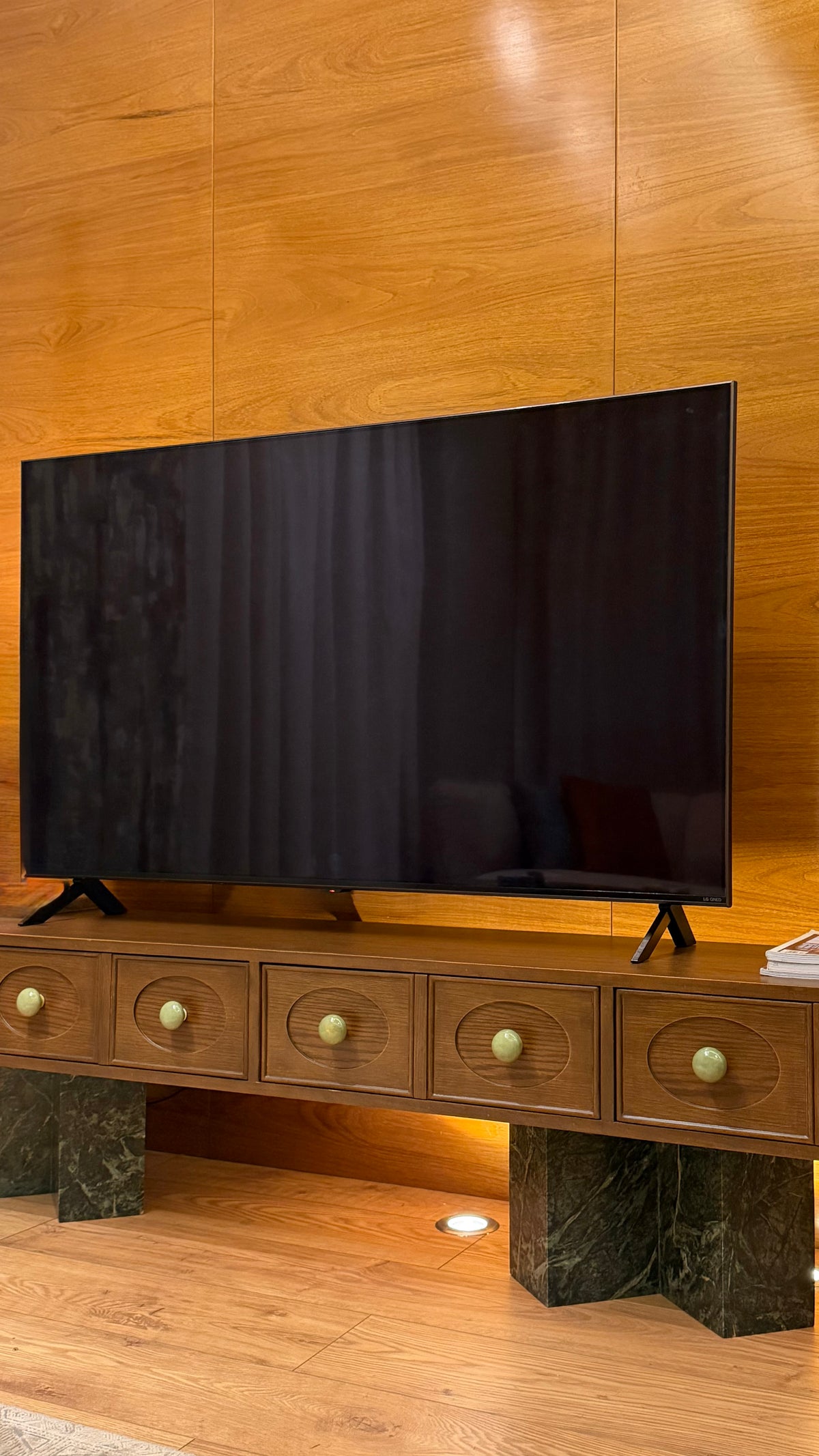 EIGHTFOLD TV UNIT