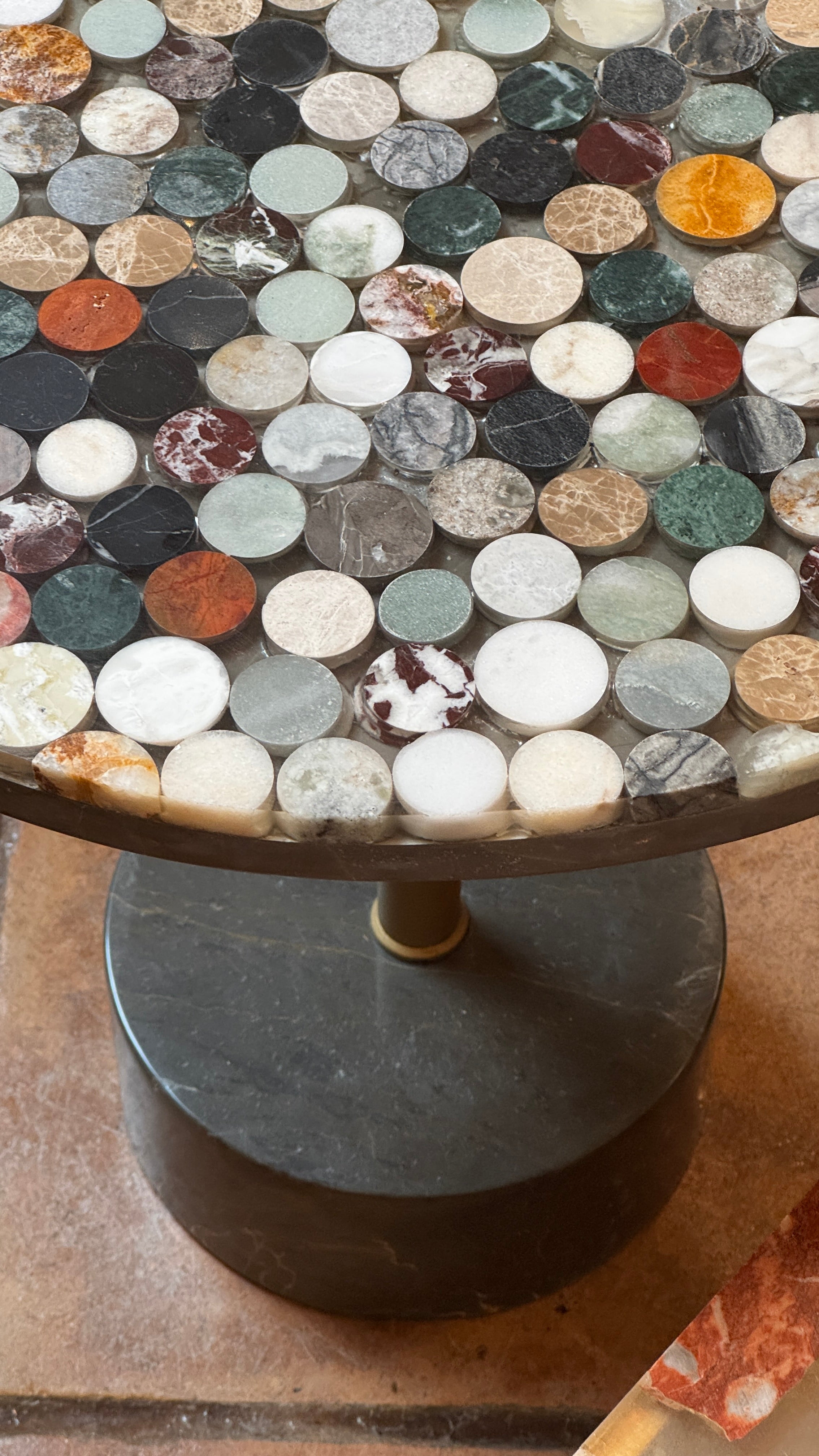 MOZAY’Q SIDE TABLE